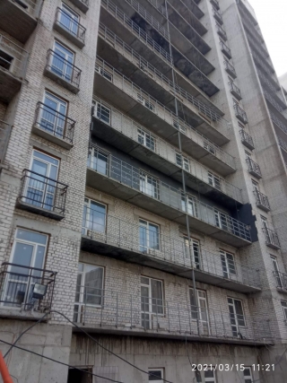 ЖК "Полтавский Шлях,144": монтаж металлических ограждений балконов и пожарных лоджий